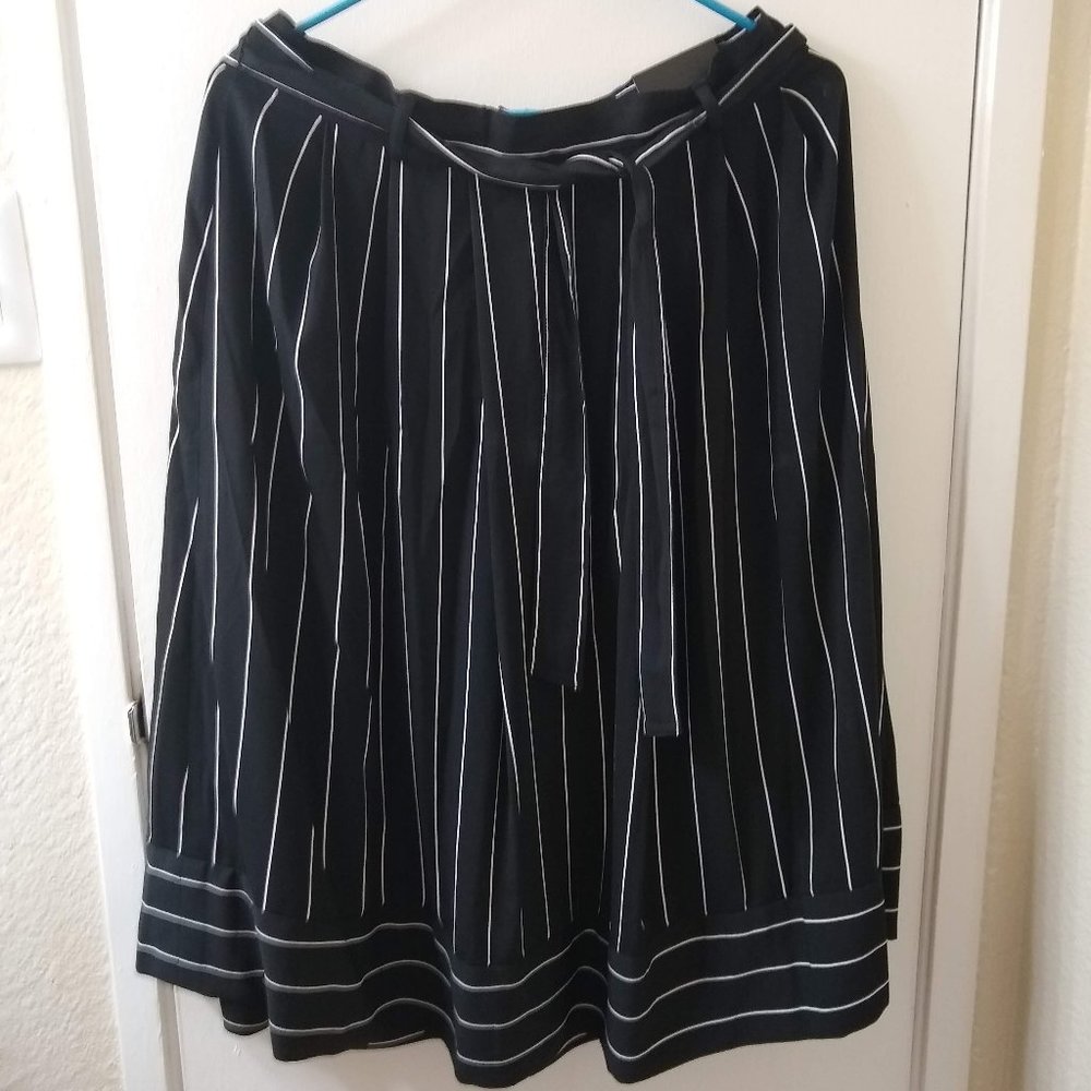 Banana Republic black/white midi skirt NWT Size 8